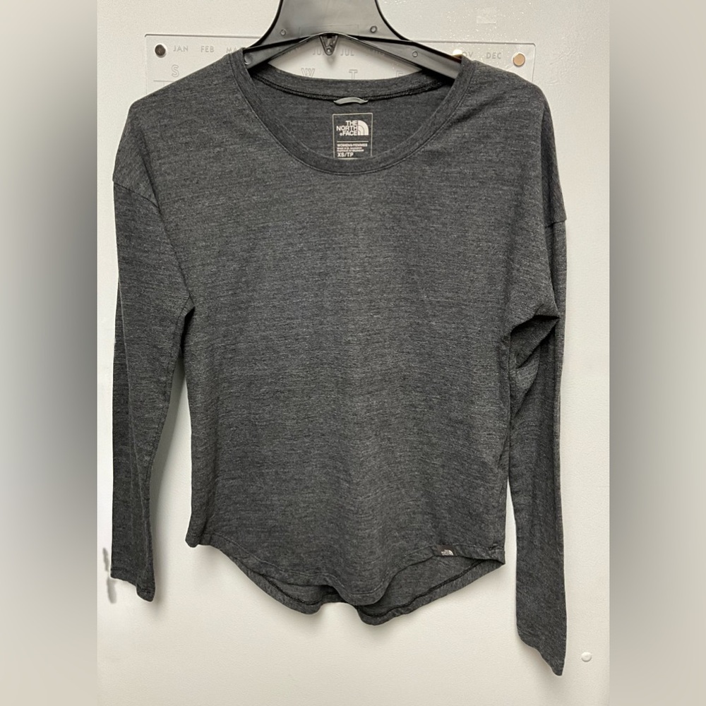 The North Face Women's Long Sleeve Crew Tee - Charcoal